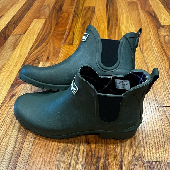 Women's Barbour Olive Rain Boots:Wellingtons Size 8 some  discoloration see pics - Picture 1 of 8